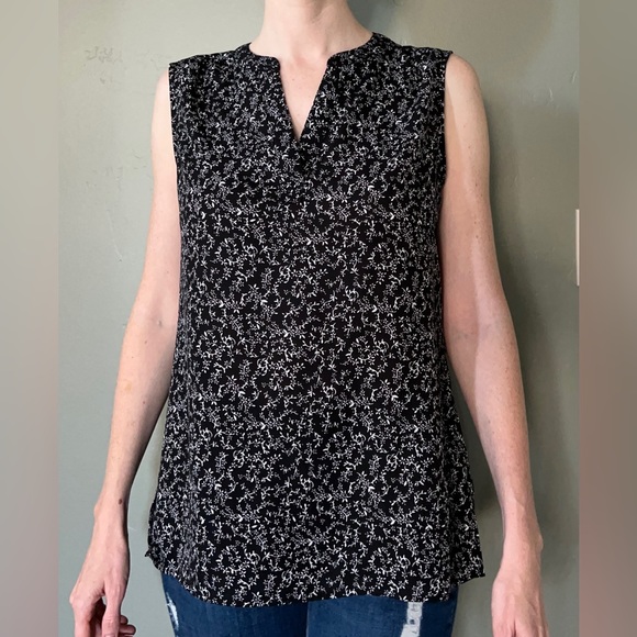 Chaus Tops - CHAUS Black and White Floral Tunic